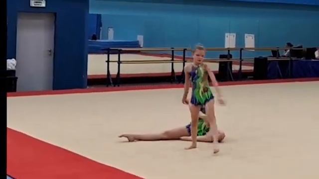 Тараненко Анастасия приняла участие в первенстве Москвы по спортивной акробатике в СК Акватория ЗИЛ смотреть онлайн