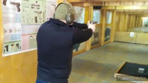 Стрельба из Beretta от фирмы Taurus. 25метров калибр 9х19