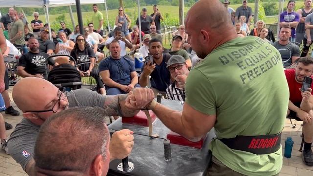 East vs West Finals in Virginia 240lb class left hand #eastvswest #armwrestling #devonlarratt #1v1