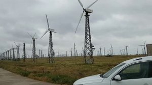 Ветряки в Крыму, недалеко от Евпатории.