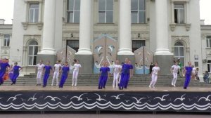 летели облака