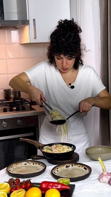 Как красиво выложить пасту на тарелку — сохраняй совет от @labfood.ru #готовка #рецепты #кулинария