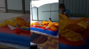 КАК НАДУВАЕТСЯ БАТУТ"Ринг":)