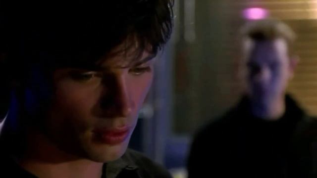 Clark Mira Como Lana Vampira Muerde a Chloe (SMALLVILLE:T.5/E.5: Latino)