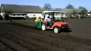 Посадка картофеля двухрядной сажалкой трактором  JF1