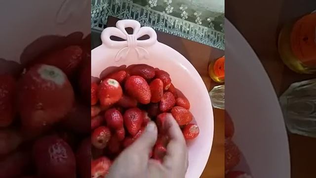 КУПИЛ КЛУБНИКУ ПО 5 ЛИР КИЛО ,СУПЕРВКУСНУЮ! смотреть онлайн