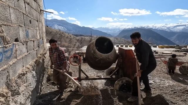 A Nomadic Family's Daily Lifestyle in Winter Nature: Building a Home with Khosrow and Relatives