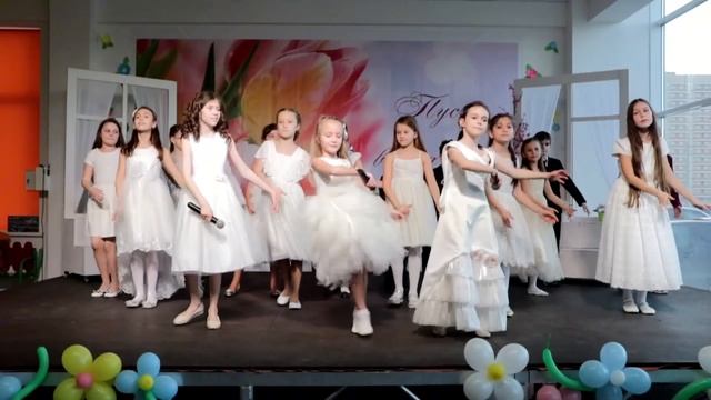 Детская песня Мамины глаза смотреть онлайн