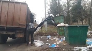 СКОЛЬКО ЗАРАБАТЫВАЕТ  ВОДИТЕЛЬ МУСОРОВОЗА В 2021 ГОДУ@ХочешьЖить-УмейВертеться