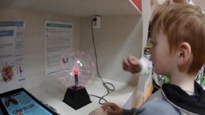 Волшебный электрический шар Тесла!