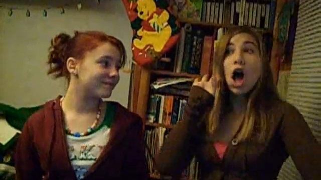 Me and Amanda lip synching. смотреть онлайн