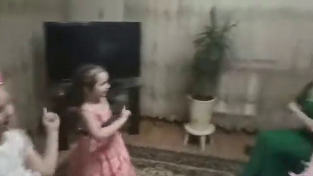 Малина и Медея поздравляют с новым годом смотреть онлайн