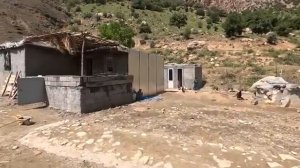 18.05.2024 Защита стада Мать-одиночка Устанавливает дверь для безопасности
