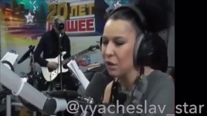 Ёлка поёт в живую на радио