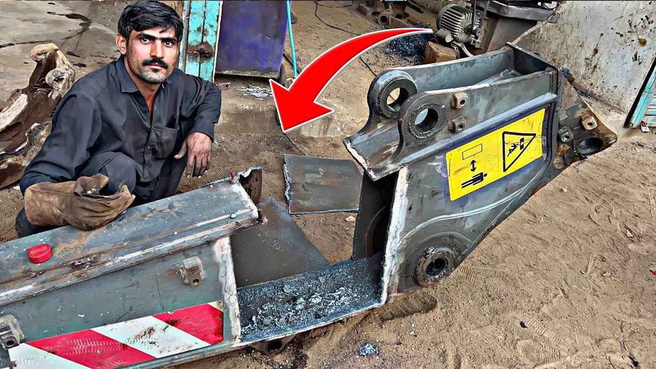 Ремонт сломанной рукояти стрелы экскаватора в пакистанской местной мастерской смотреть онлайн