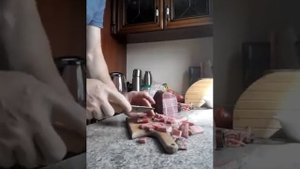 якутский нож на мороженом мясе