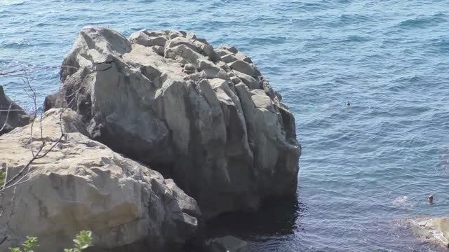 Алупка. Берег возле городского пляжа.