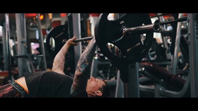 Тренажерный зал LUX GYM. Тренировка Евгения Горбачева. смотреть онлайн