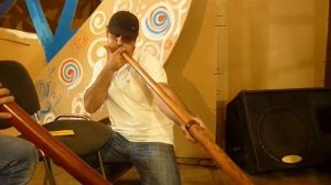 Исполнитель на диджериду Руслан Чергик. Didjeridoo player.