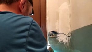 Расклиниваем ручку замка эльбор