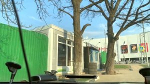 Видео для детей - Даня САМ едет в шиномонтаж и меняет колеса