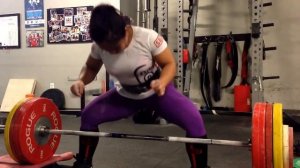 Maria Htee powerlifting High Bar Pause squat 300x5,320x3,340x1.Blocks pull 365x4,385x3,418x2.