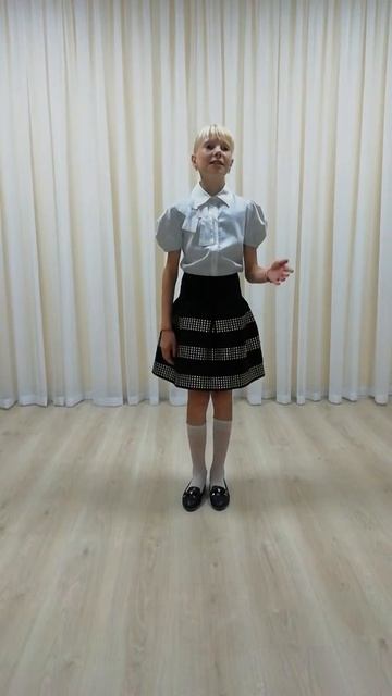 Забабурина Алёна читает стихотворение А.Ахматовой "Победителям"