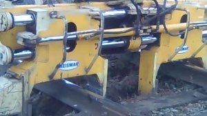 Замена шпал с помощью машин Жейсмар