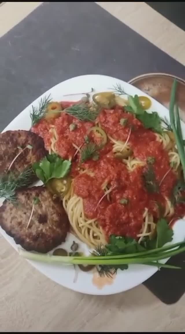 Спагетти с домашним соусом болоньезе смотреть онлайн