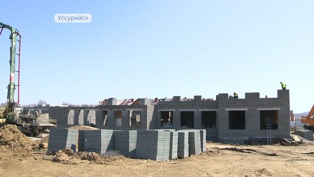 В Уссурийске идут работы по региональной программе "1000 дворов" и нацпроекту "Демография" смотреть онлайн