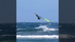 Learning how to backloop windsurfing.