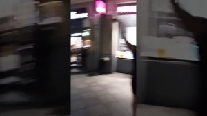 Бухая танцует.