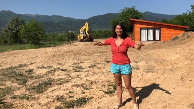 Tsetsi Evens the Yard with a Bulldozer. Цеци и ЖельоМир Заравняват и Засипват с Пръст Дворно Място. смотреть онлайн