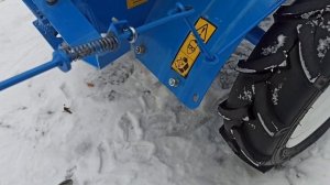 Все-таки поменял. Устанавливаю роторный снегоуборщик СМБ-1