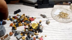 снимая микросхемы с плат нашел без корпусные км в импортных конденсаторах