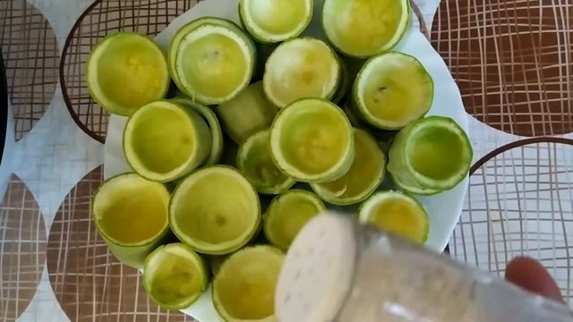 ФАРШИРОВАННЫЕ КАБАЧКИ (ТУШЕНЫЕ) С  ФАРШЕМ.
