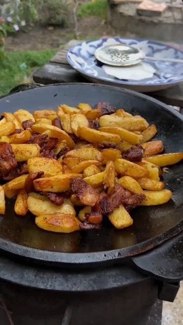 Жареная картошка с салом на сковороде смотреть онлайн