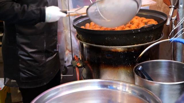 전국 최대크기 35cm 팔뚝만한 대왕 꽈배기 / 왕 고로케 / Amazing sized twisted doughnuts-Korean street food смотреть онлайн