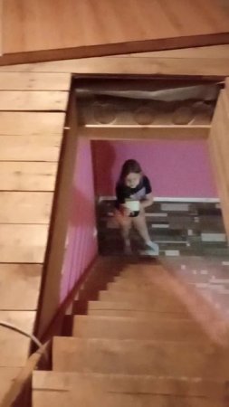 Это было зимой на НГ) Мы приехали в "отель" (на отель это не похоже) и нашли книгу "Убей меня нежно"