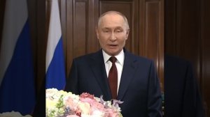 Путин поздравил российских женщин с 8 Марта.