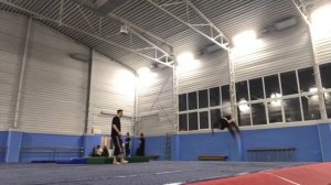 Акробатические прыжки (рондат+фляк+сальто ; рондат+фляк+винт;рондат+фляк+бланш;твист;рондат+бланш);