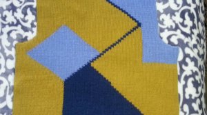 Меняем цвет нити в любой части вязанного полотна.