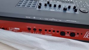 Распаковка синтезатора Roland Fantom 8 2023 года