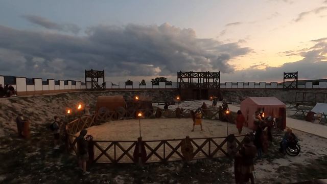 Фрагмент спектакля "Восстание Спартака". Парк живой истории "Федюхины высоты" смотреть онлайн