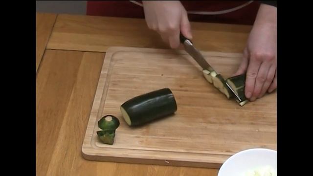 MKS Cooks - Tuna pasta sauce смотреть онлайн