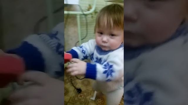 Маленький Лев помогает маме!!! смотреть онлайн