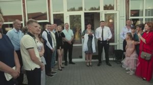 Свадьба, встреча молодожёнов хлебом солью