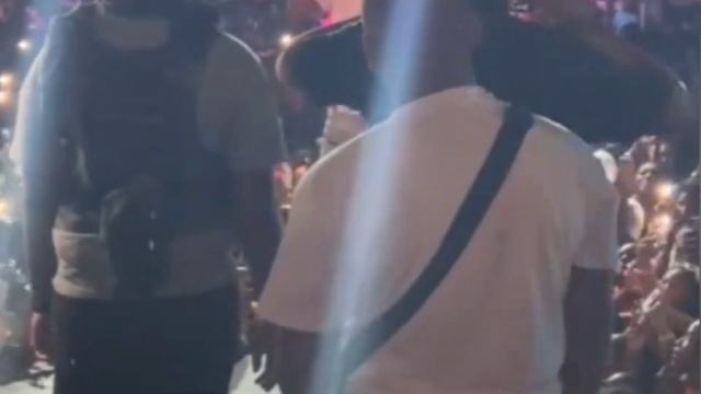 PABLO YG give SILK BOSS a BIG Forward Back into DANCEHALL after Performance смотреть онлайн