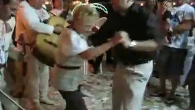 Alfre y Javier bailando con Titi Susana (Mayo 2009) смотреть онлайн