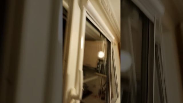 Рольшторы Uni 2, ткань Шелк белый. Монтаж без сверления рамы.